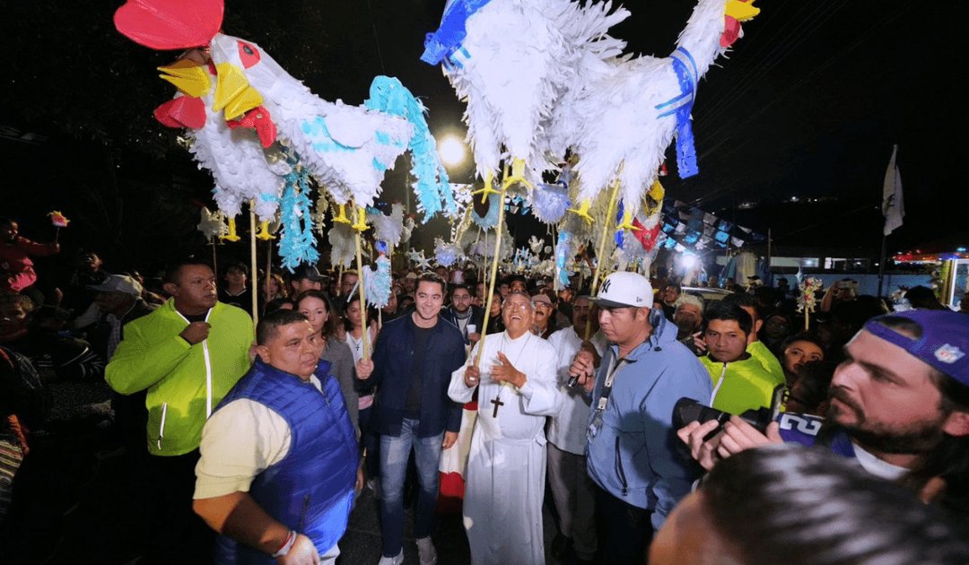 Asiste Felifer Macías al tradicional Gallo, Noche de Estrellas