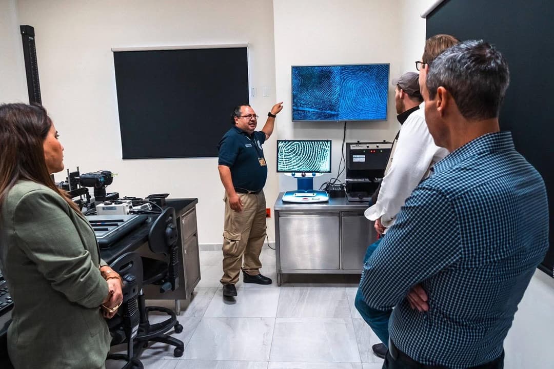 Delegación del Senado de EE. UU. visita Servicios Periciales en Querétaro