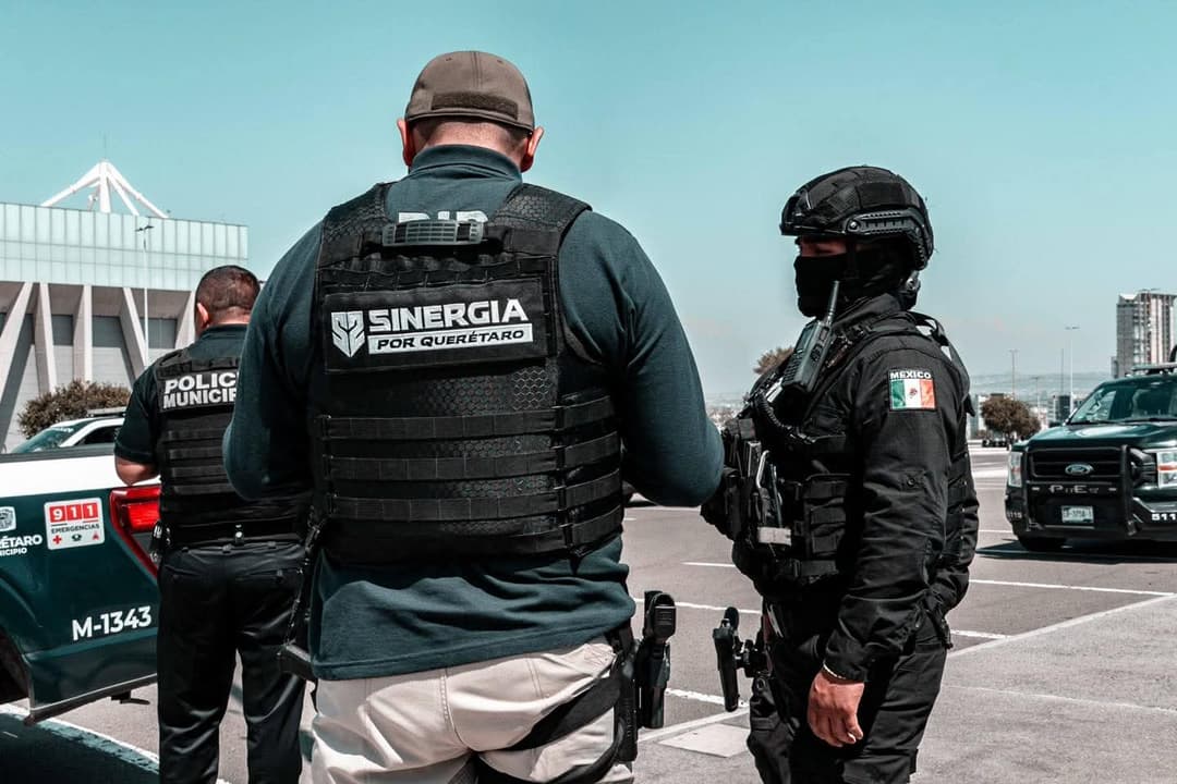 Cateos simultáneos en cuatro municipios de Querétaro dejan 14 detenidos y aseguramientos de armas y droga